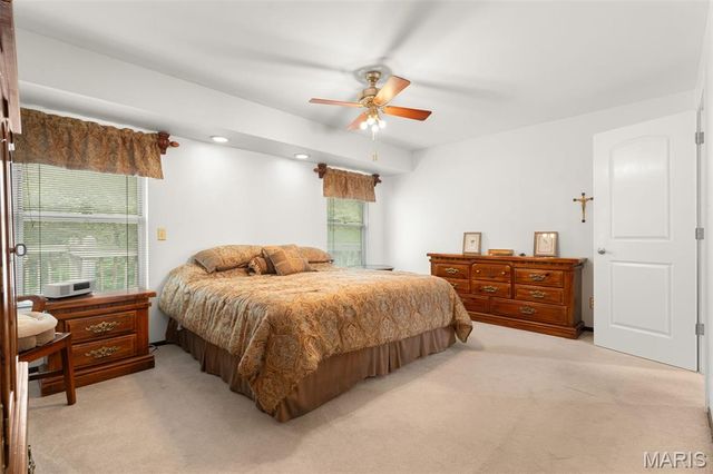 37 Great Lakes Drive, St Peters, MO 63376