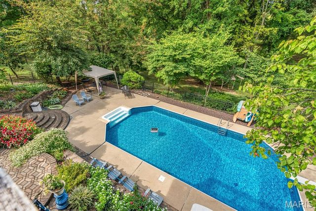 37 Great Lakes Drive, St Peters, MO 63376