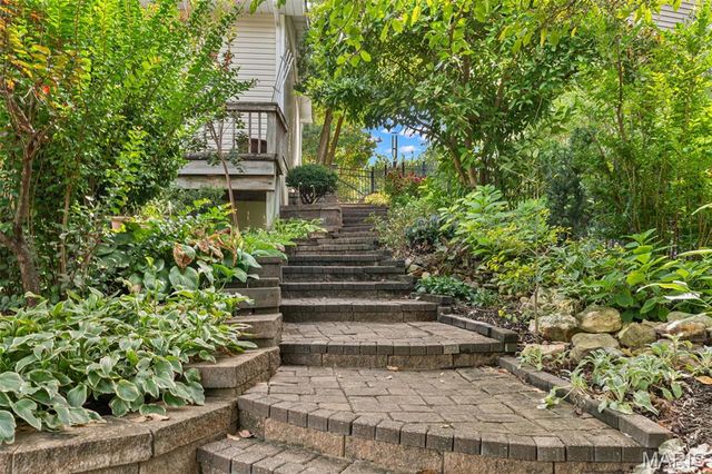 37 Great Lakes Drive, St Peters, MO 63376