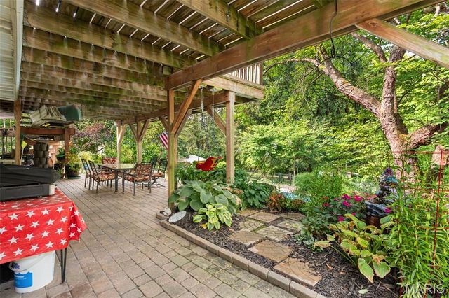 37 Great Lakes Drive, St Peters, MO 63376