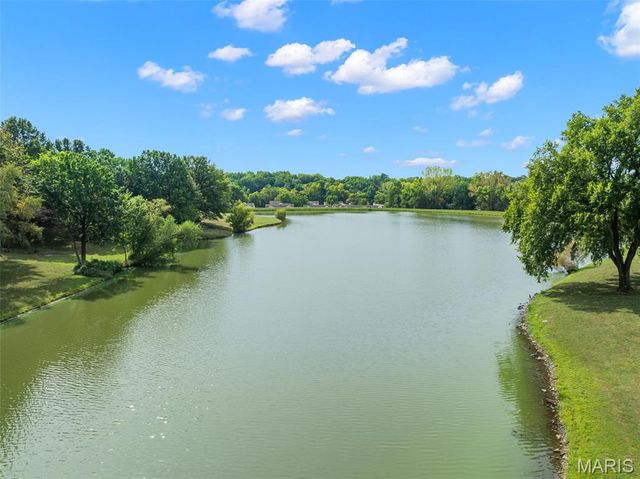 37 Great Lakes Drive, St Peters, MO 63376