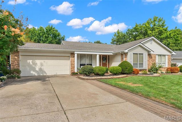 37 Great Lakes Drive, St Peters, MO 63376