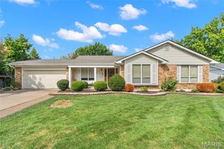 37 Great Lakes Drive, St Peters, MO 63376