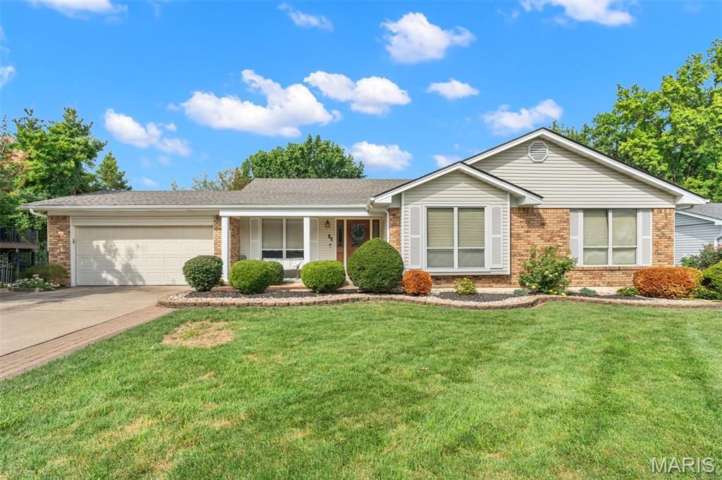 37 Great Lakes Drive, St Peters, MO 63376