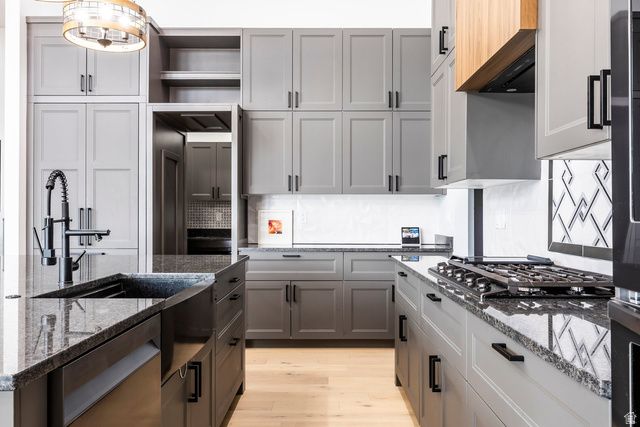 11318 S CANYON FALLS LN, Sandy, UT 84092