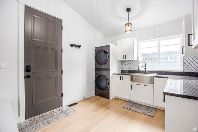 11318 S CANYON FALLS LN, Sandy, UT 84092