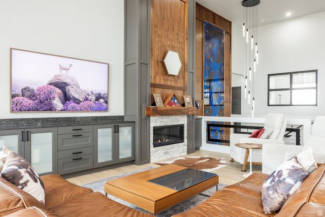 11318 S CANYON FALLS LN, Sandy, UT 84092