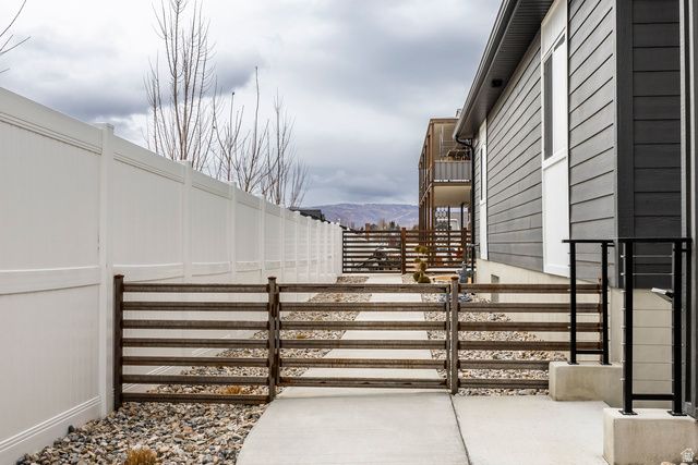 11318 S CANYON FALLS LN, Sandy, UT 84092