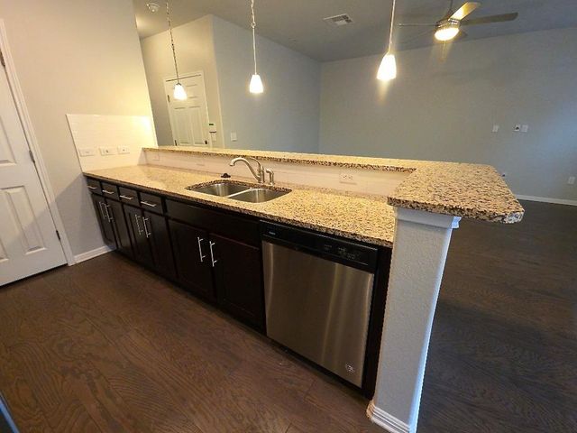 1608 Catalan RD 302, Austin, TX 78748