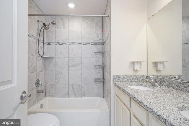 17 IRON GATE RD, Sicklerville, NJ 08081