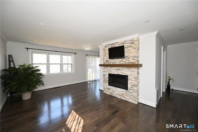 31 Carriage Drive 31, Milford, CT 06460