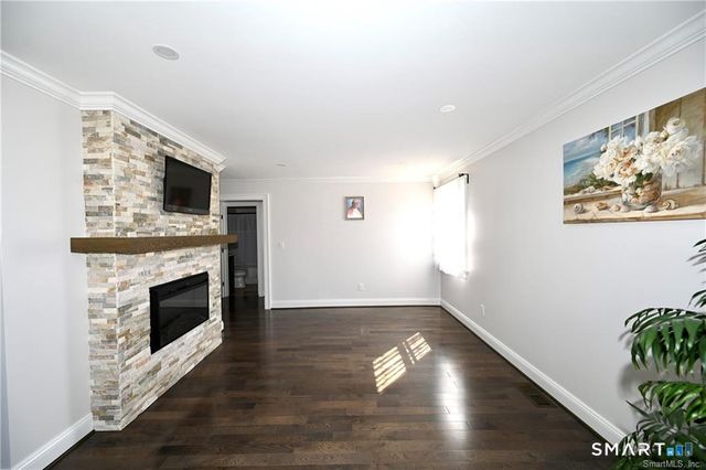 31 Carriage Drive 31, Milford, CT 06460