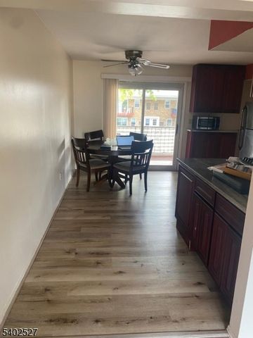 182 Evergreen Rd 1B, Edison Twp., NJ 08837