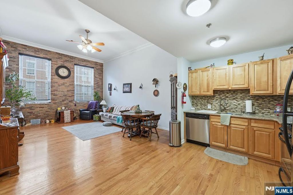 19 Market 205, Paterson, NJ 07501