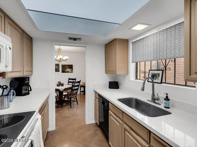 10083 N Valle Del Oro Drive, Oro Valley, AZ 85737