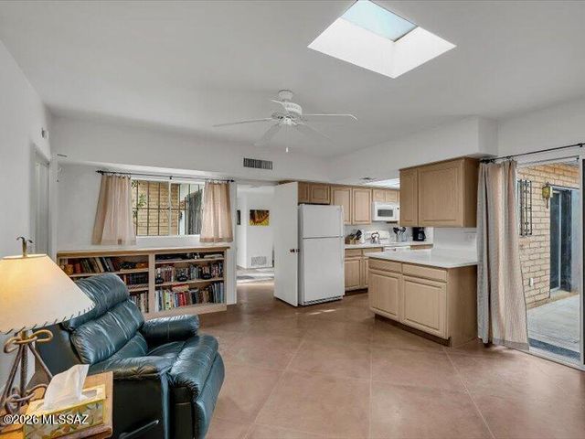 10083 N Valle Del Oro Drive, Oro Valley, AZ 85737