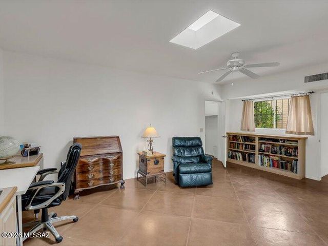 10083 N Valle Del Oro Drive, Oro Valley, AZ 85737