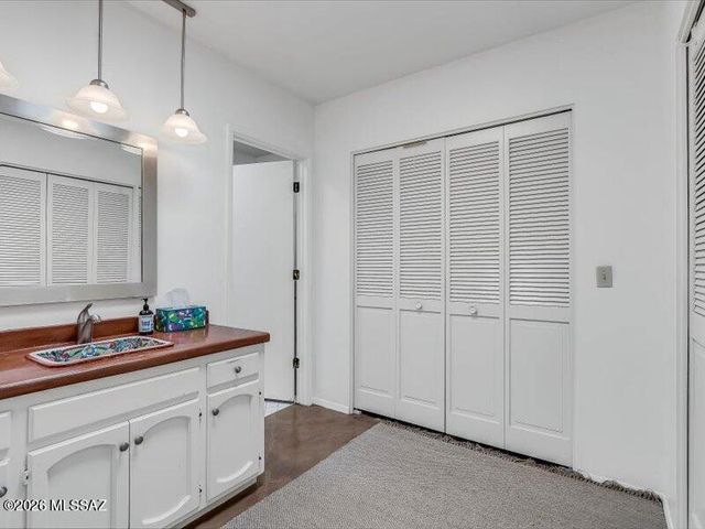 10083 N Valle Del Oro Drive, Oro Valley, AZ 85737