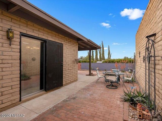 10083 N Valle Del Oro Drive, Oro Valley, AZ 85737