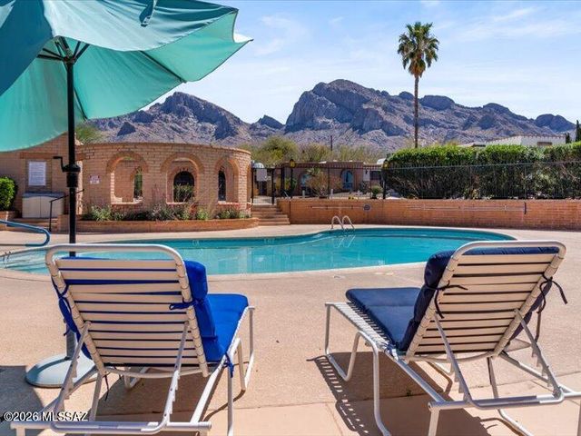 10083 N Valle Del Oro Drive, Oro Valley, AZ 85737