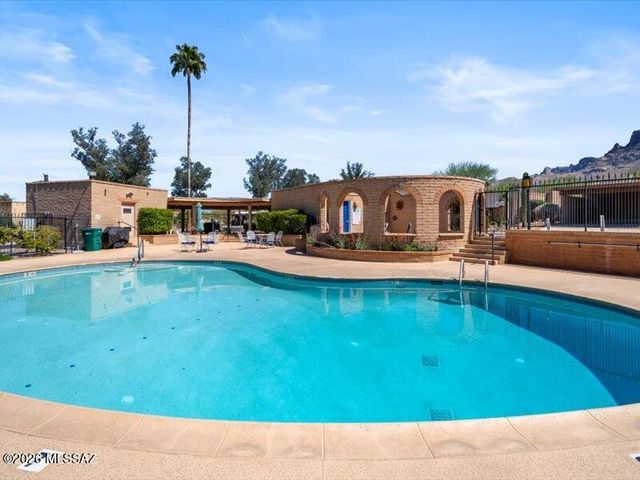 10083 N Valle Del Oro Drive, Oro Valley, AZ 85737