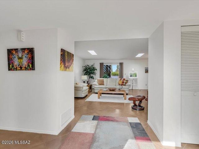 10083 N Valle Del Oro Drive, Oro Valley, AZ 85737