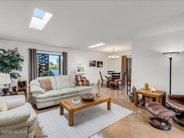 10083 N Valle Del Oro Drive, Oro Valley, AZ 85737