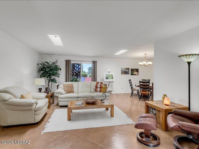 10083 N Valle Del Oro Drive, Oro Valley, AZ 85737