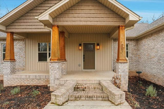 105 Lakeview Dr, Decherd, TN 37324