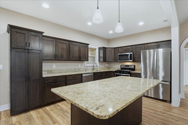 105 Lakeview Dr, Decherd, TN 37324