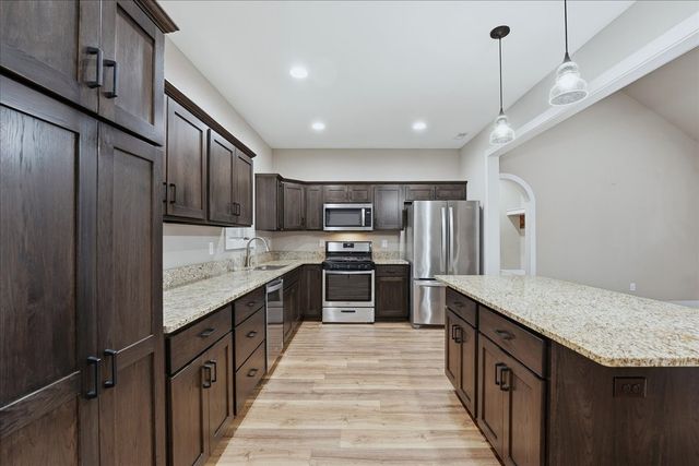 105 Lakeview Dr, Decherd, TN 37324