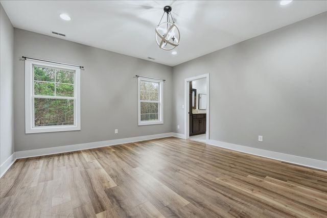 105 Lakeview Dr, Decherd, TN 37324