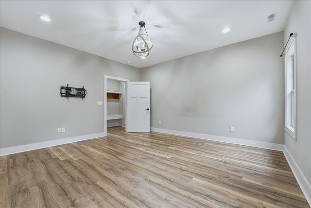 105 Lakeview Dr, Decherd, TN 37324