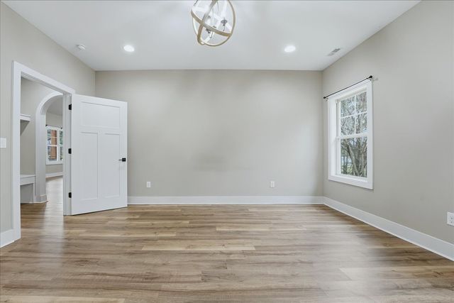 105 Lakeview Dr, Decherd, TN 37324