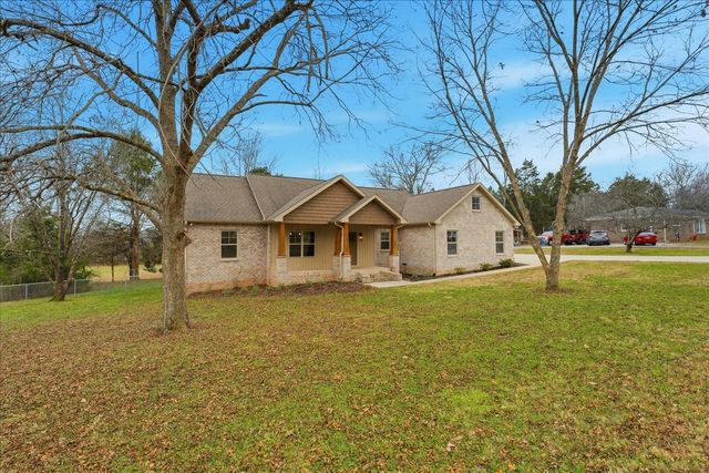 105 Lakeview Dr, Decherd, TN 37324