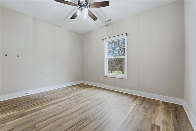 105 Lakeview Dr, Decherd, TN 37324