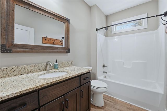 105 Lakeview Dr, Decherd, TN 37324