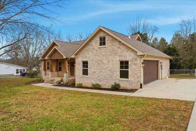 105 Lakeview Dr, Decherd, TN 37324