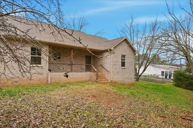 105 Lakeview Dr, Decherd, TN 37324