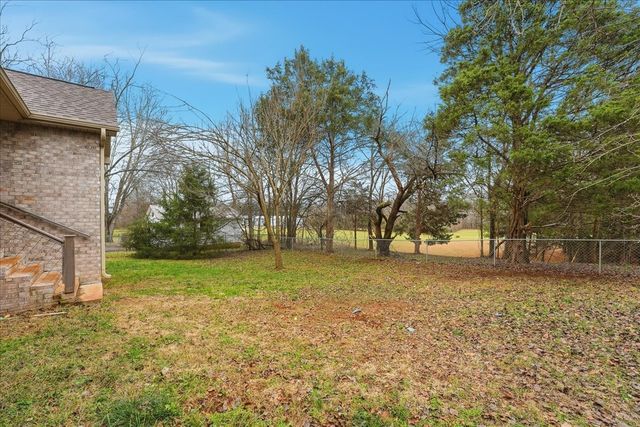 105 Lakeview Dr, Decherd, TN 37324