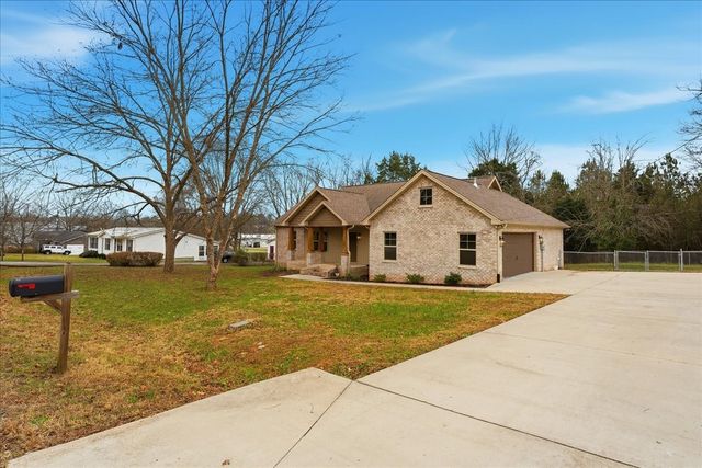 105 Lakeview Dr, Decherd, TN 37324