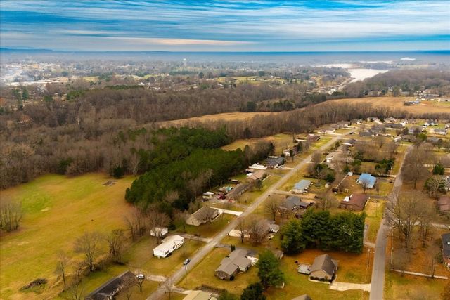 105 Lakeview Dr, Decherd, TN 37324