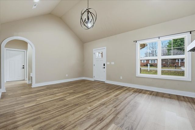 105 Lakeview Dr, Decherd, TN 37324