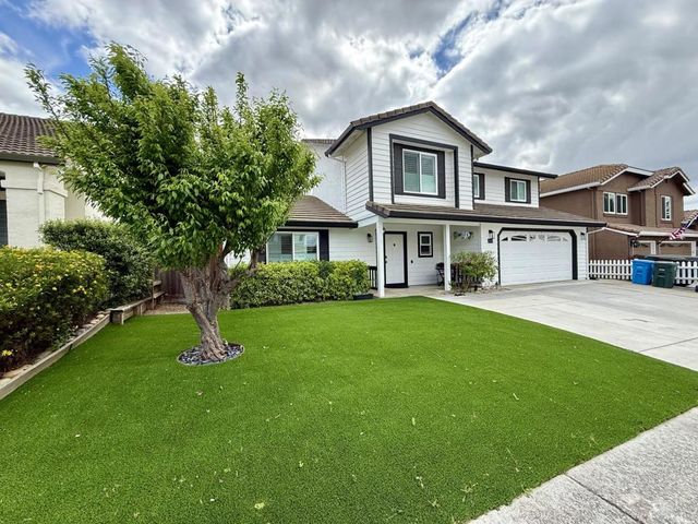 1701 Hemlock Court, Hollister, CA 95023