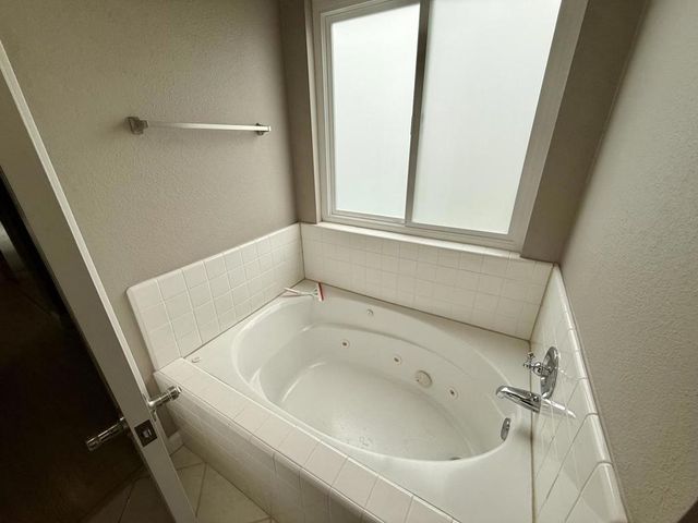 1701 Hemlock Court, Hollister, CA 95023