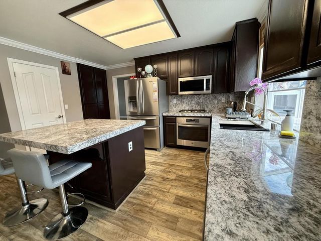 1701 Hemlock Court, Hollister, CA 95023