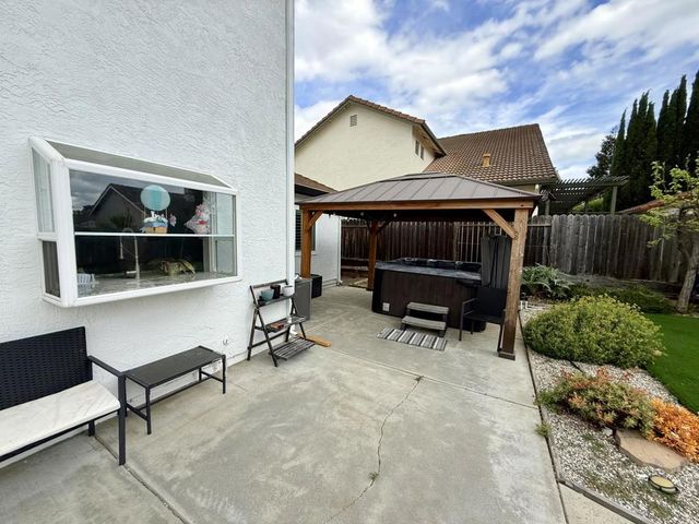 1701 Hemlock Court, Hollister, CA 95023