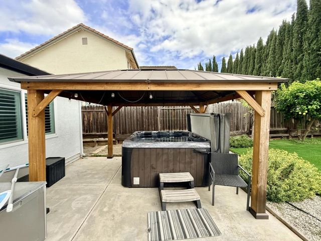 1701 Hemlock Court, Hollister, CA 95023