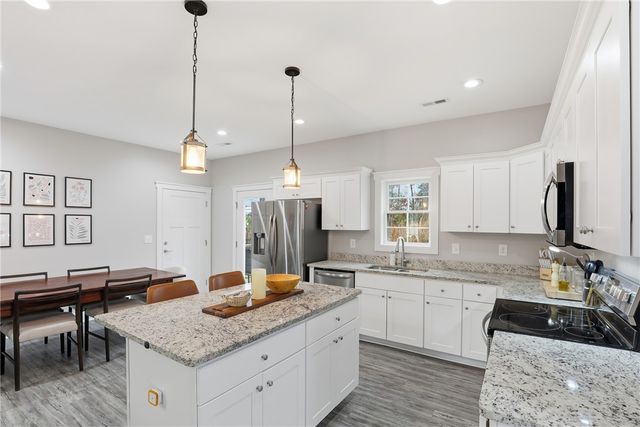 103 W Chestnut Court, Central, SC 29630