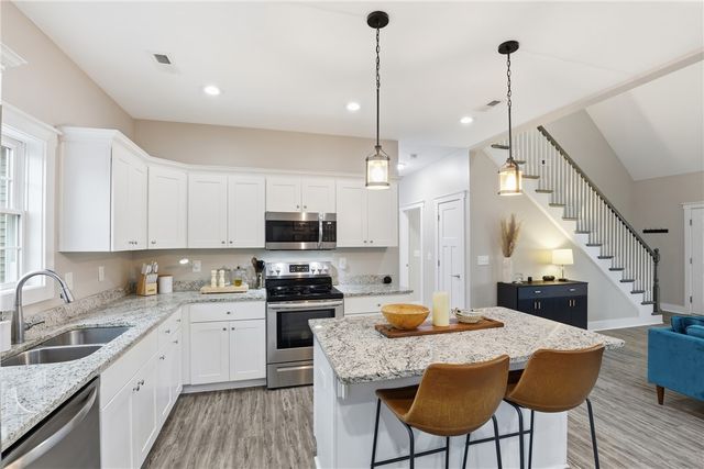 103 W Chestnut Court, Central, SC 29630